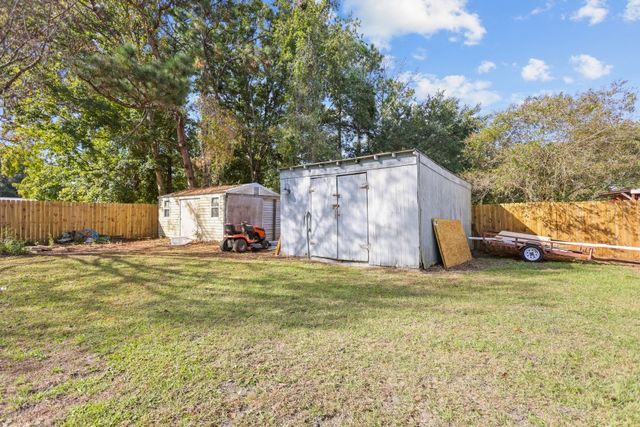 1820 Perry Lane Road, Brunswick, GA 31525