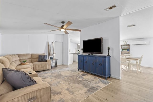 1820 Perry Lane Road, Brunswick, GA 31525