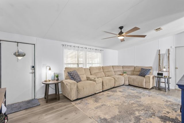 1820 Perry Lane Road, Brunswick, GA 31525