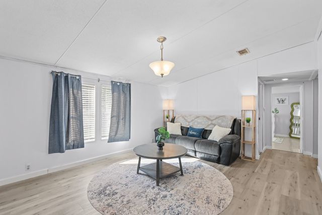 1820 Perry Lane Road, Brunswick, GA 31525