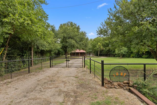 1587 Stainback Road, Red Oak, TX 75154