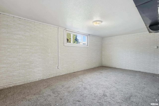 2846 MAGNOLIA Drive, Bettendorf, IA 52722