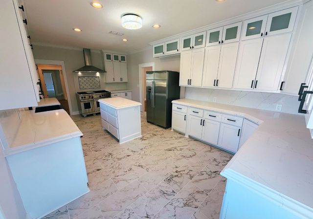 910 W Louisiana Ave, Midland, TX 79701