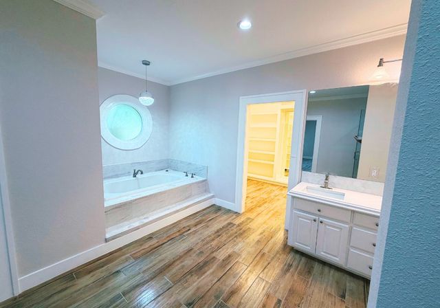 910 W Louisiana Ave, Midland, TX 79701