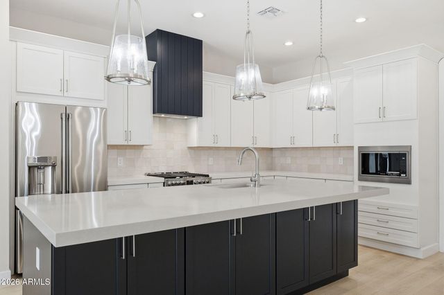 8006 W WHYMAN Avenue, Phoenix, AZ 85043