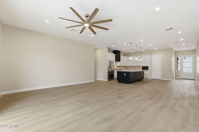 8006 W WHYMAN Avenue, Phoenix, AZ 85043