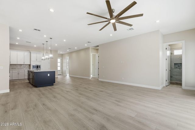 8006 W WHYMAN Avenue, Phoenix, AZ 85043
