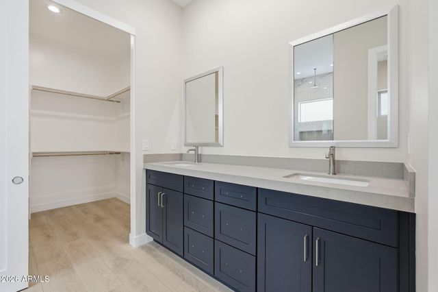 8006 W WHYMAN Avenue, Phoenix, AZ 85043