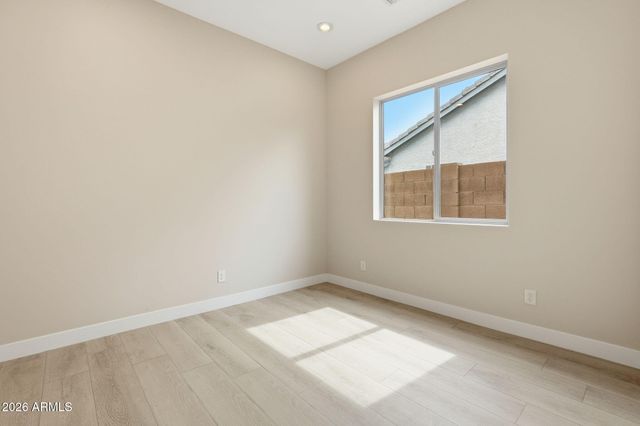 8006 W WHYMAN Avenue, Phoenix, AZ 85043