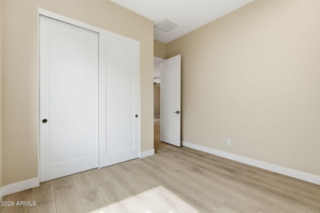 8006 W WHYMAN Avenue, Phoenix, AZ 85043