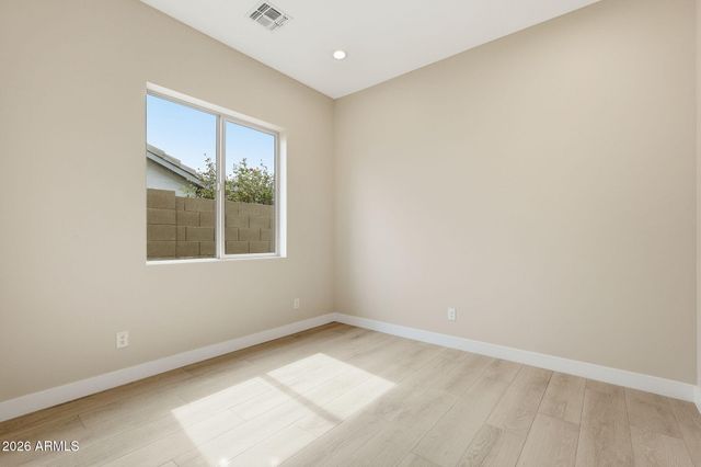 8006 W WHYMAN Avenue, Phoenix, AZ 85043