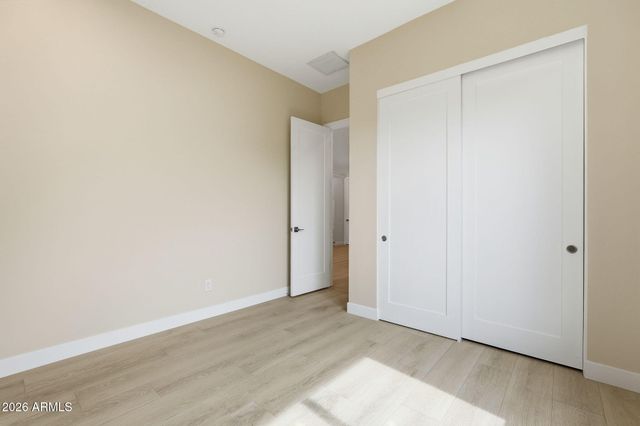 8006 W WHYMAN Avenue, Phoenix, AZ 85043