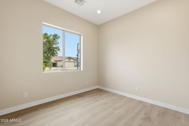 8006 W WHYMAN Avenue, Phoenix, AZ 85043