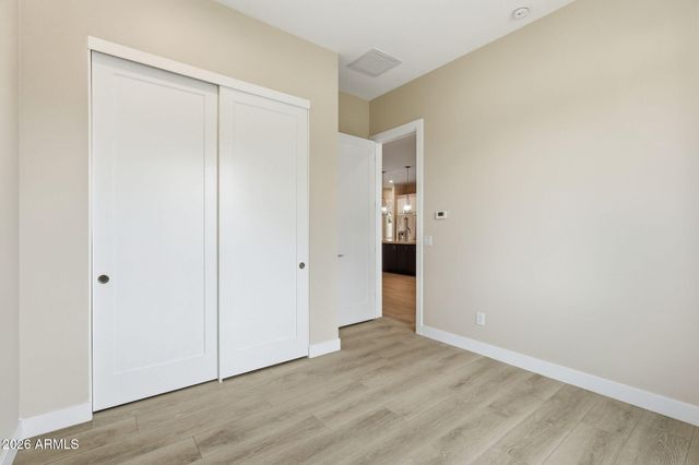 8006 W WHYMAN Avenue, Phoenix, AZ 85043