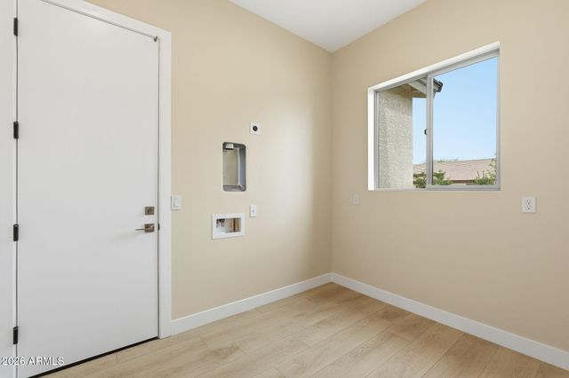 8006 W WHYMAN Avenue, Phoenix, AZ 85043