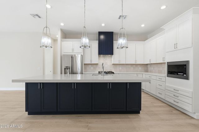 8006 W WHYMAN Avenue, Phoenix, AZ 85043