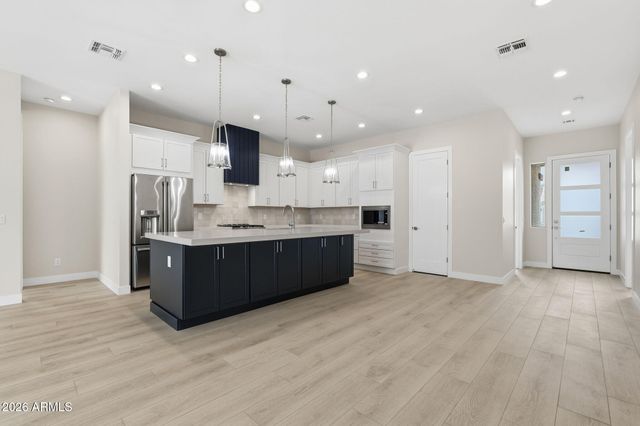 8006 W WHYMAN Avenue, Phoenix, AZ 85043