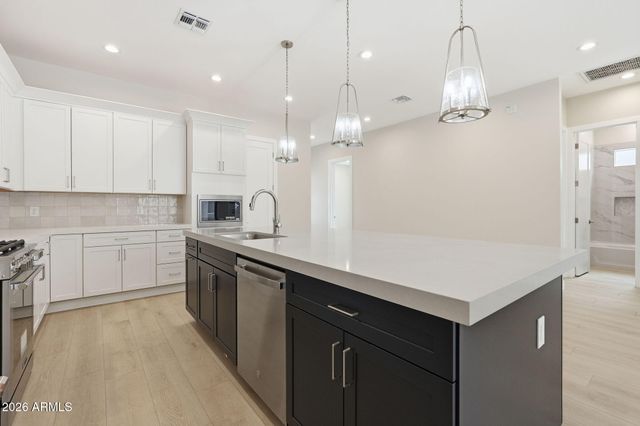 8006 W WHYMAN Avenue, Phoenix, AZ 85043