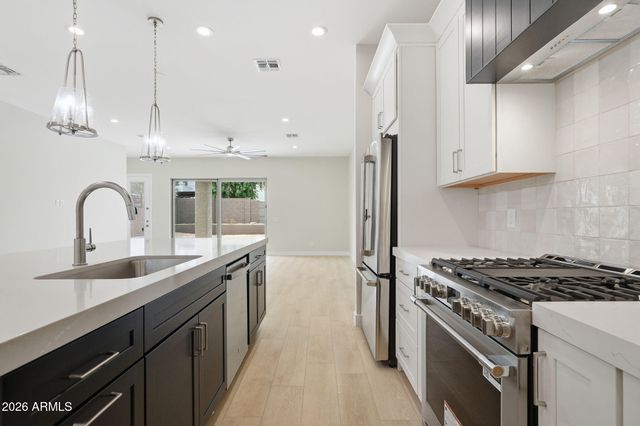 8006 W WHYMAN Avenue, Phoenix, AZ 85043