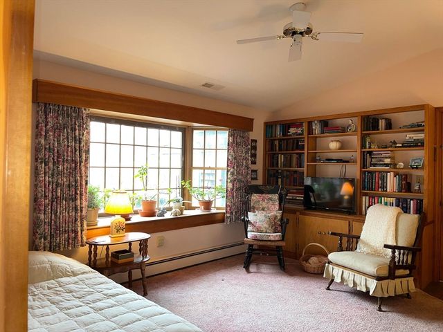 48 Glover Sq, Chatham, MA 02633