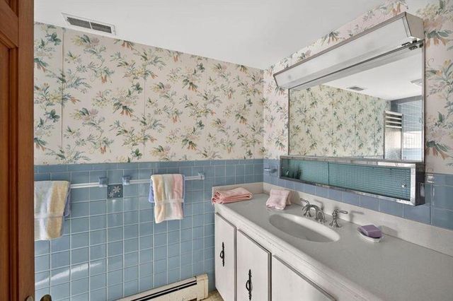 48 Glover Sq, Chatham, MA 02633