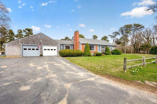 48 Glover Sq, Chatham, MA 02633