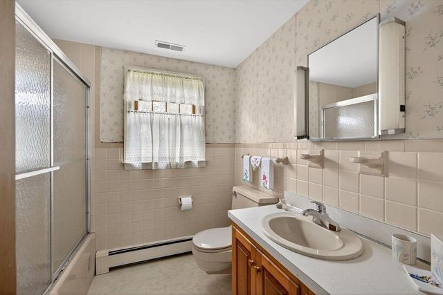 48 Glover Sq, Chatham, MA 02633