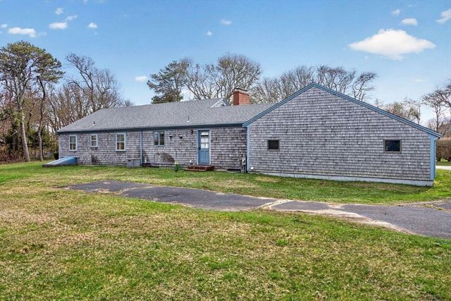 48 Glover Sq, Chatham, MA 02633