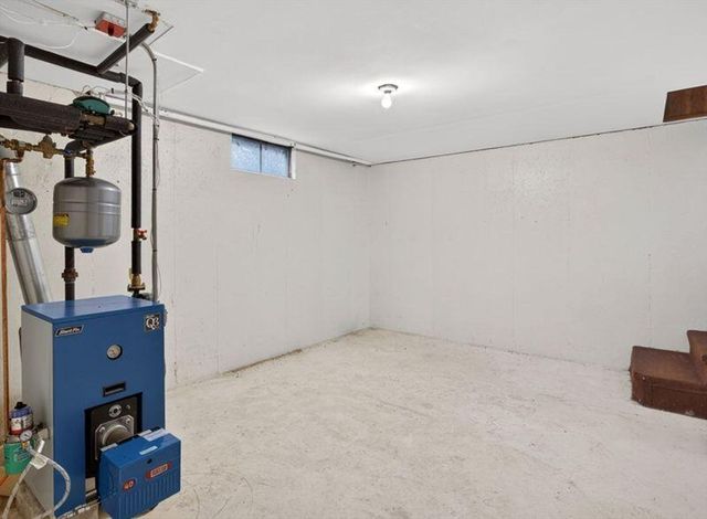 48 Glover Sq, Chatham, MA 02633