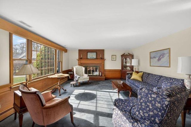 48 Glover Sq, Chatham, MA 02633