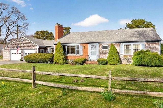 48 Glover Sq, Chatham, MA 02633