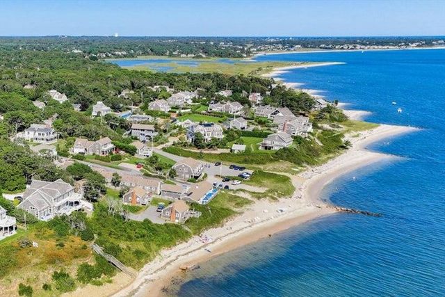 48 Glover Sq, Chatham, MA 02633