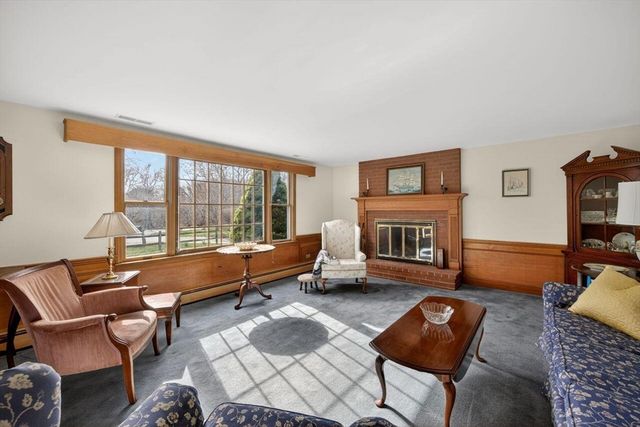 48 Glover Sq, Chatham, MA 02633