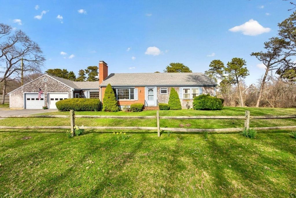 48 Glover Sq, Chatham, MA 02633