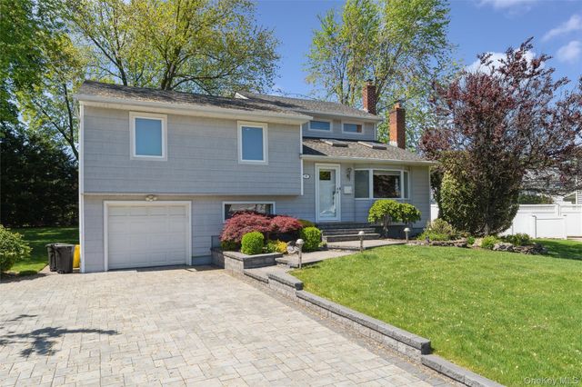 7 Greenacre Court, Syosset, NY 11791