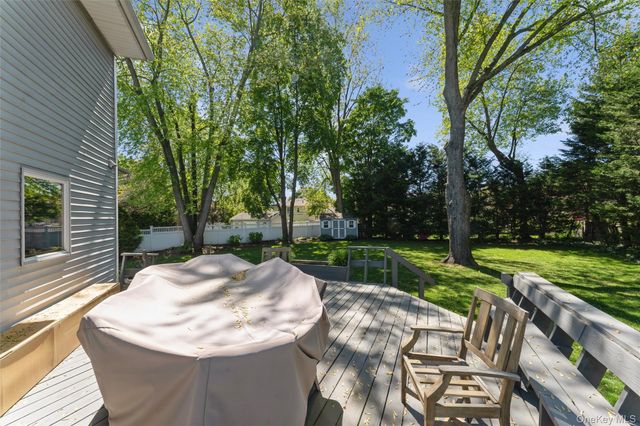 7 Greenacre Court, Syosset, NY 11791