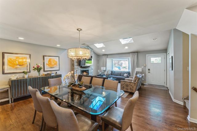 7 Greenacre Court, Syosset, NY 11791