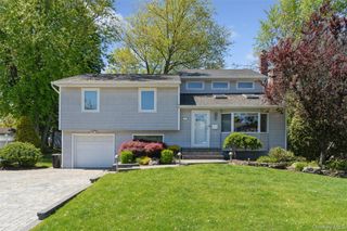 7 Greenacre Court, Syosset, NY 11791