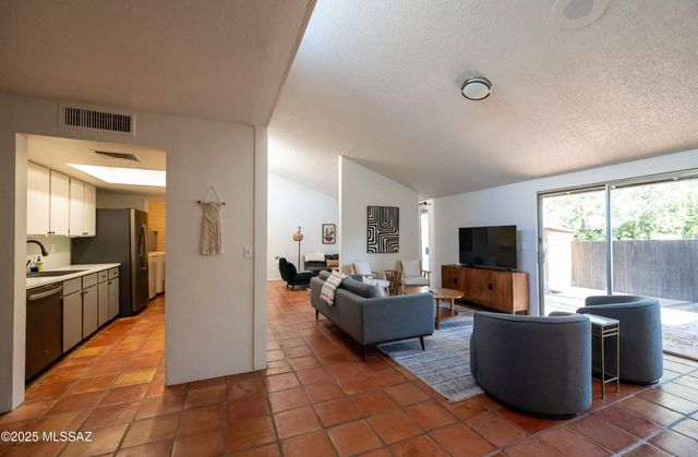 5701 E Glenn St Apt 5, Tucson, AZ 85712
