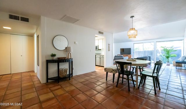 5701 E Glenn St Apt 5, Tucson, AZ 85712
