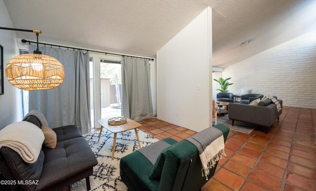 5701 E Glenn St Apt 5, Tucson, AZ 85712