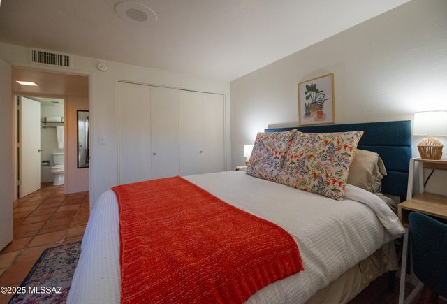 5701 E Glenn St Apt 5, Tucson, AZ 85712