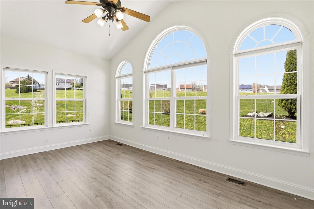 Image 11 of property listing at 18106 BULLOCK CT, Hagerstown, MD 21740