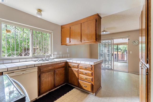 2197 Sugartree Drive, Pittsburg, CA 94565