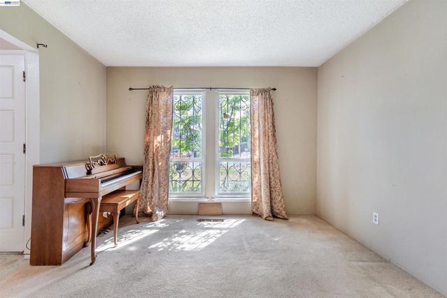 2197 Sugartree Drive, Pittsburg, CA 94565