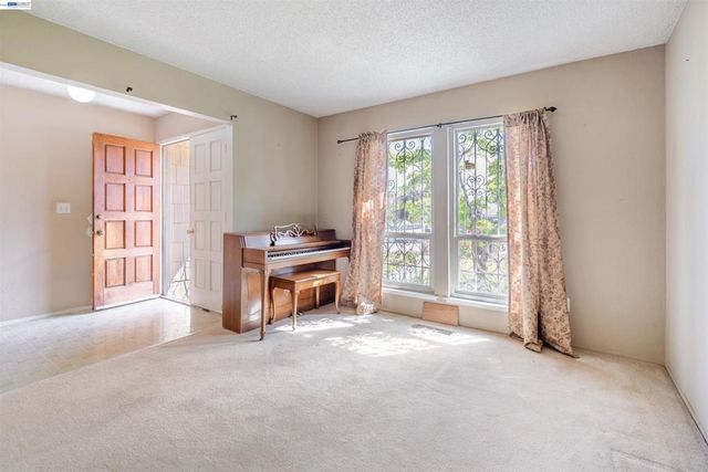 2197 Sugartree Drive, Pittsburg, CA 94565