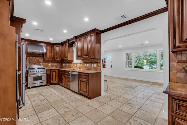 455 W Lincoln Avenue, Oakhurst, NJ 07755