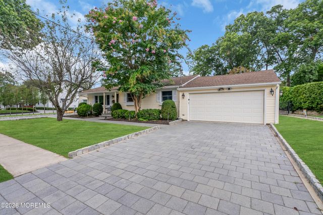 455 W Lincoln Avenue, Oakhurst, NJ 07755