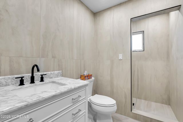 455 W Lincoln Avenue, Oakhurst, NJ 07755