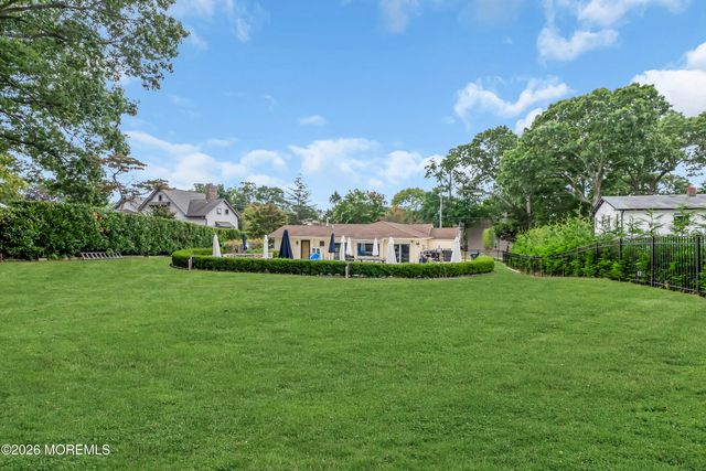 455 W Lincoln Avenue, Oakhurst, NJ 07755